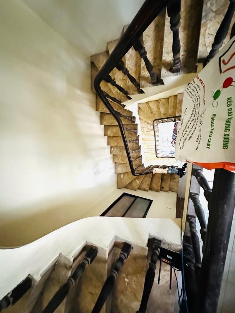 Bán nhà Nguyễn Phúc Lai - diện tích 65m2 4 tầng - Ô tô vào nhà - giá 26,8 tỷ