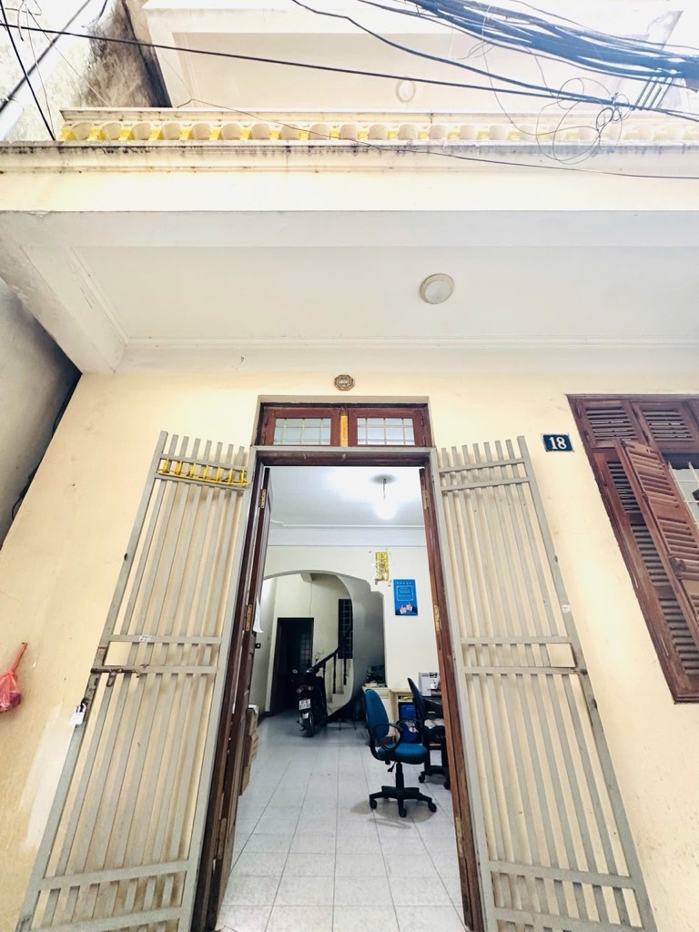 Bán nhà Nguyễn Phúc Lai - diện tích 65m2 4 tầng - Ô tô vào nhà - giá 26,8 tỷ