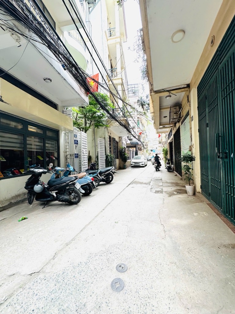 Bán nhà Nguyễn Phúc Lai - diện tích 65m2 4 tầng - Ô tô vào nhà - giá 26,8 tỷ