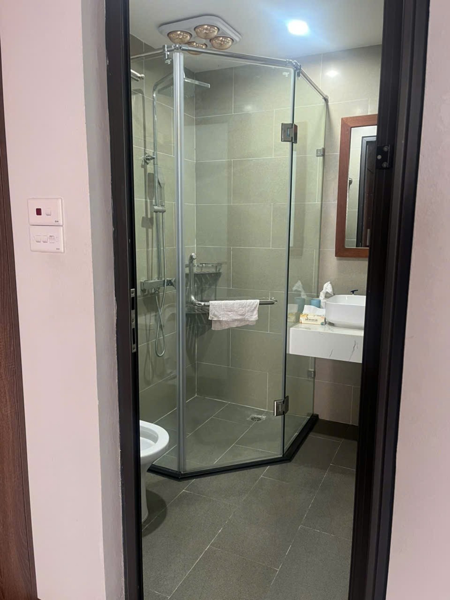 Bán nhà Bùi Xương Trạch - diện tích 65,3m2 4 tầng - Ô TÔ TRÁNH - giá 25,8 tỷ