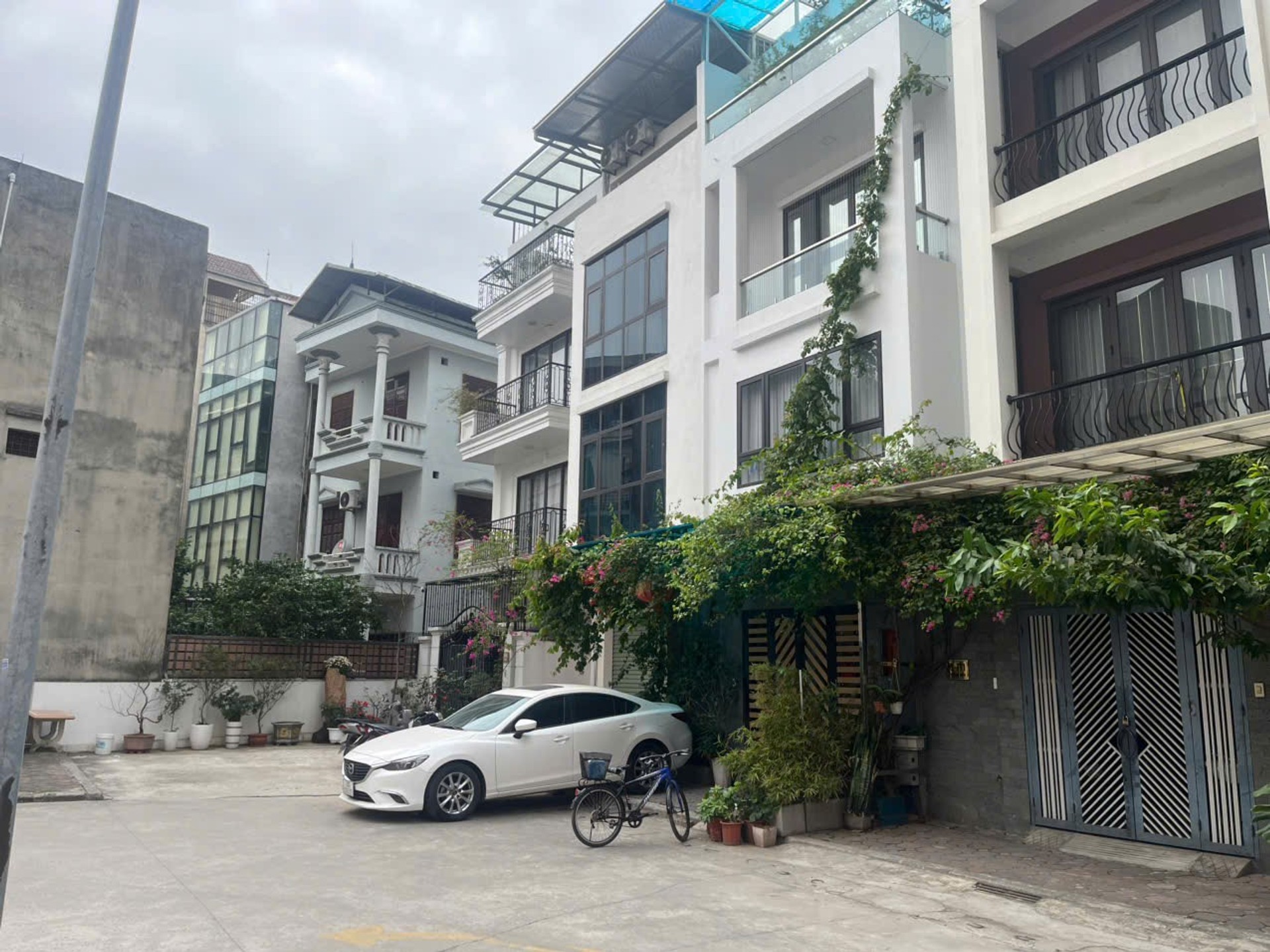 Bán nhà Bùi Xương Trạch - diện tích 65,3m2 4 tầng - Ô TÔ TRÁNH - giá 25,8 tỷ