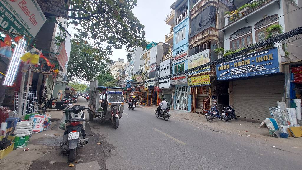 Bán nhà Đê La Thành - diện tích 204m2 3 tầng - Mảnh đất vàng - giá 102 tỷ