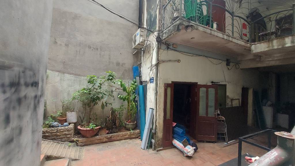 Bán nhà Đê La Thành - diện tích 204m2 3 tầng - Mảnh đất vàng - giá 102 tỷ