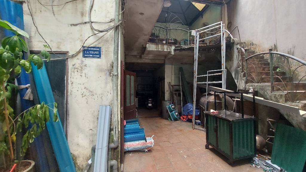 Bán nhà Đê La Thành - diện tích 204m2 3 tầng - Mảnh đất vàng - giá 102 tỷ