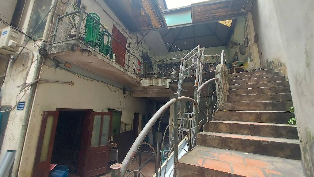 Bán nhà Đê La Thành - diện tích 204m2 3 tầng - Mảnh đất vàng - giá 102 tỷ