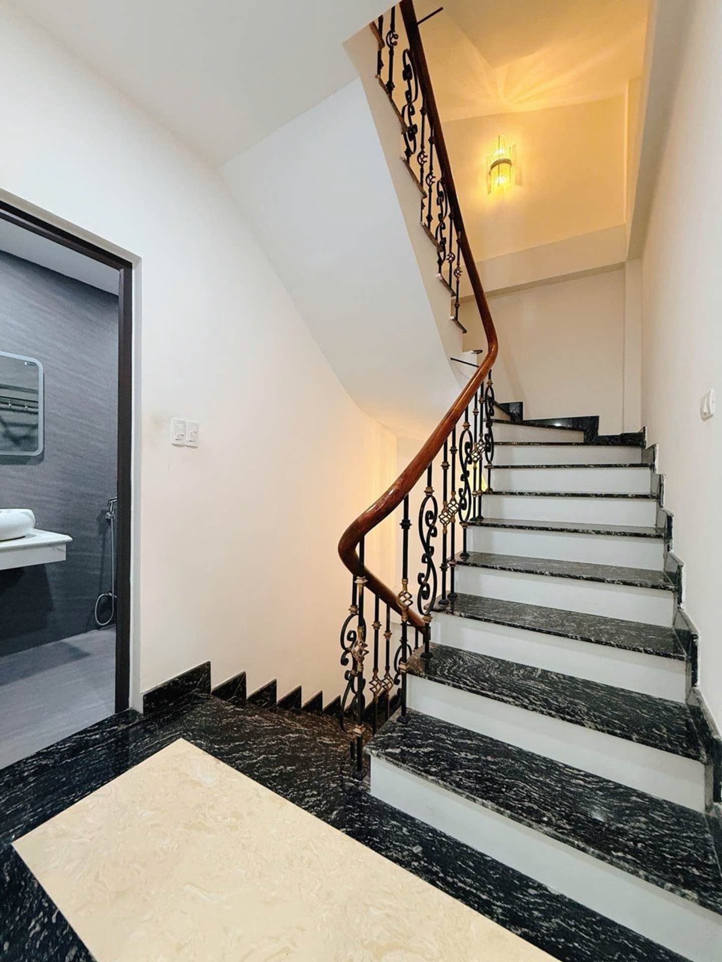 Bán nhà Trần Khát Chân - diện tích 30m2 5 tầng - Ngõ 281 - giá 9,8 tỷ