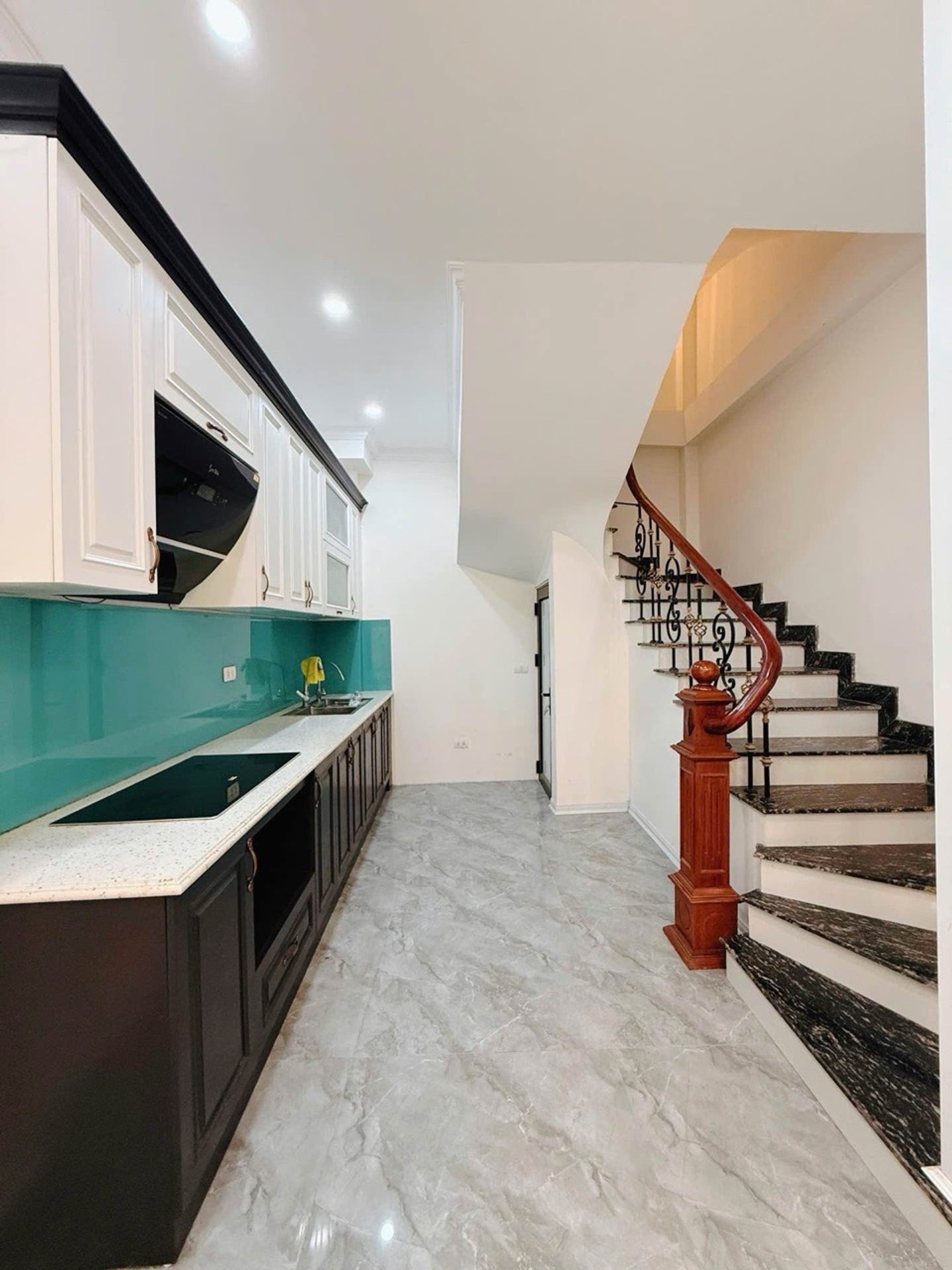Bán nhà Trần Khát Chân - diện tích 30m2 5 tầng - Ngõ 281 - giá 9,8 tỷ