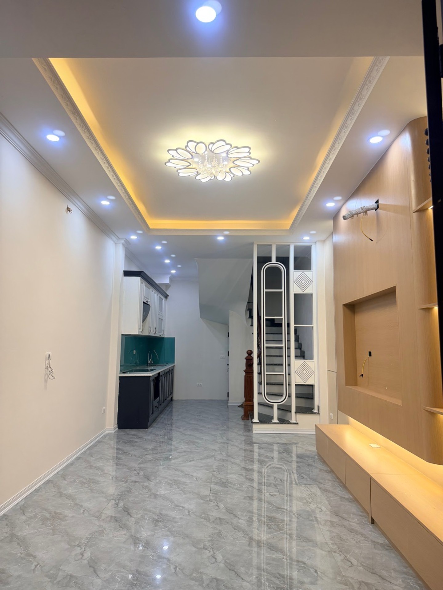 Bán nhà Trần Khát Chân - diện tích 30m2 5 tầng - Ngõ 281 - giá 9,8 tỷ