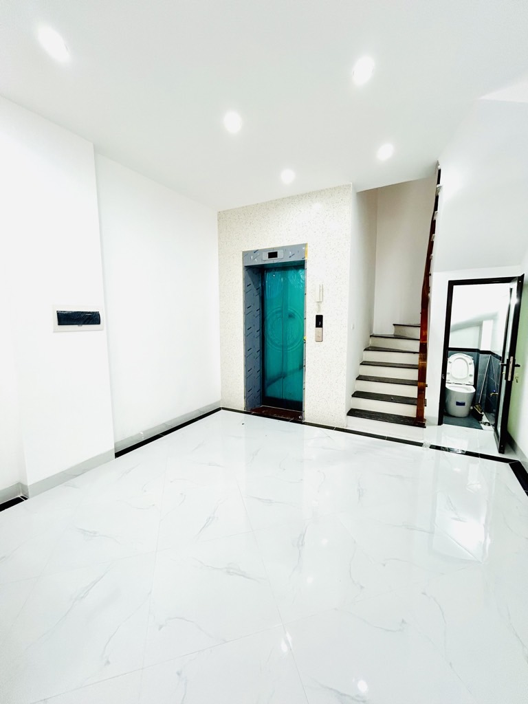 Bán nhà Nam Dư - diện tích 45m2 6 tầng - Ô TÔ ĐỖ CỬA - giá 11,5 tỷ