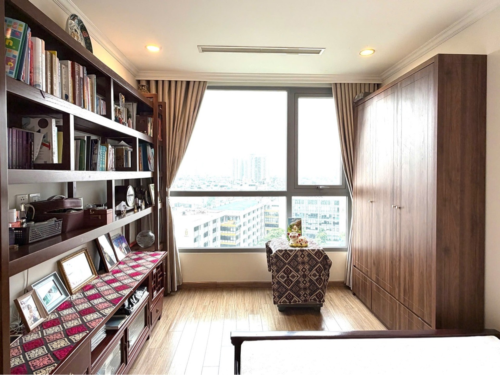 Bán nhà Lĩnh Nam - diện tích 130m2 10 tầng - Nhà đẹp hiếm có - giá 20,7 tỷ