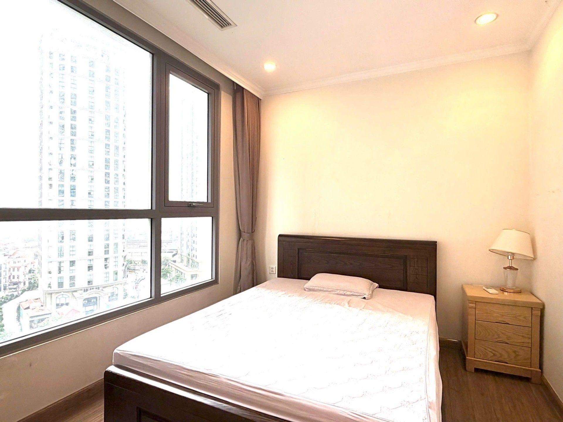 Bán nhà Lĩnh Nam - diện tích 130m2 10 tầng - Nhà đẹp hiếm có - giá 20,7 tỷ