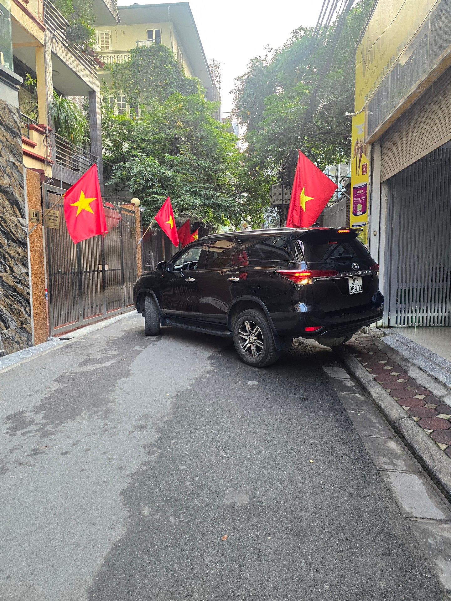 Bán nhà Thái Hà - diện tích 103m2 7 tầng - Ô TÔ TRÁNH - giá 58 tỷ