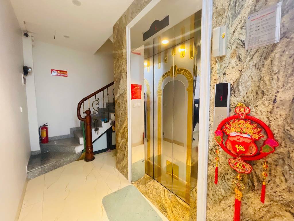 Bán nhà Đại La - diện tích 61m2 7 tầng - MẶT PHỐ, LÔ GÓC - giá 42 tỷ