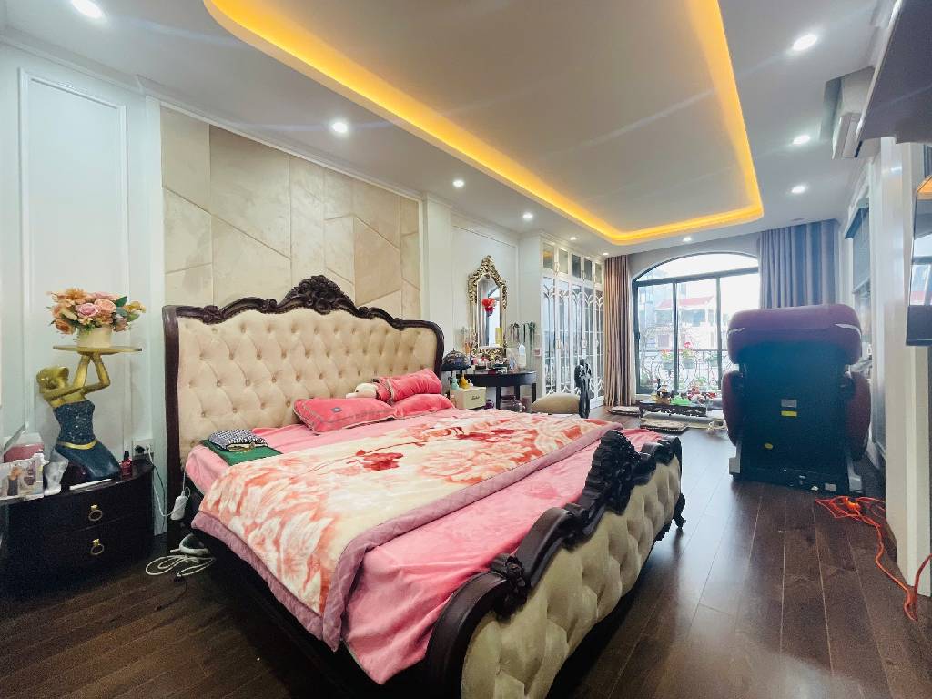 Bán nhà Đại La - diện tích 61m2 7 tầng - MẶT PHỐ, LÔ GÓC - giá 42 tỷ