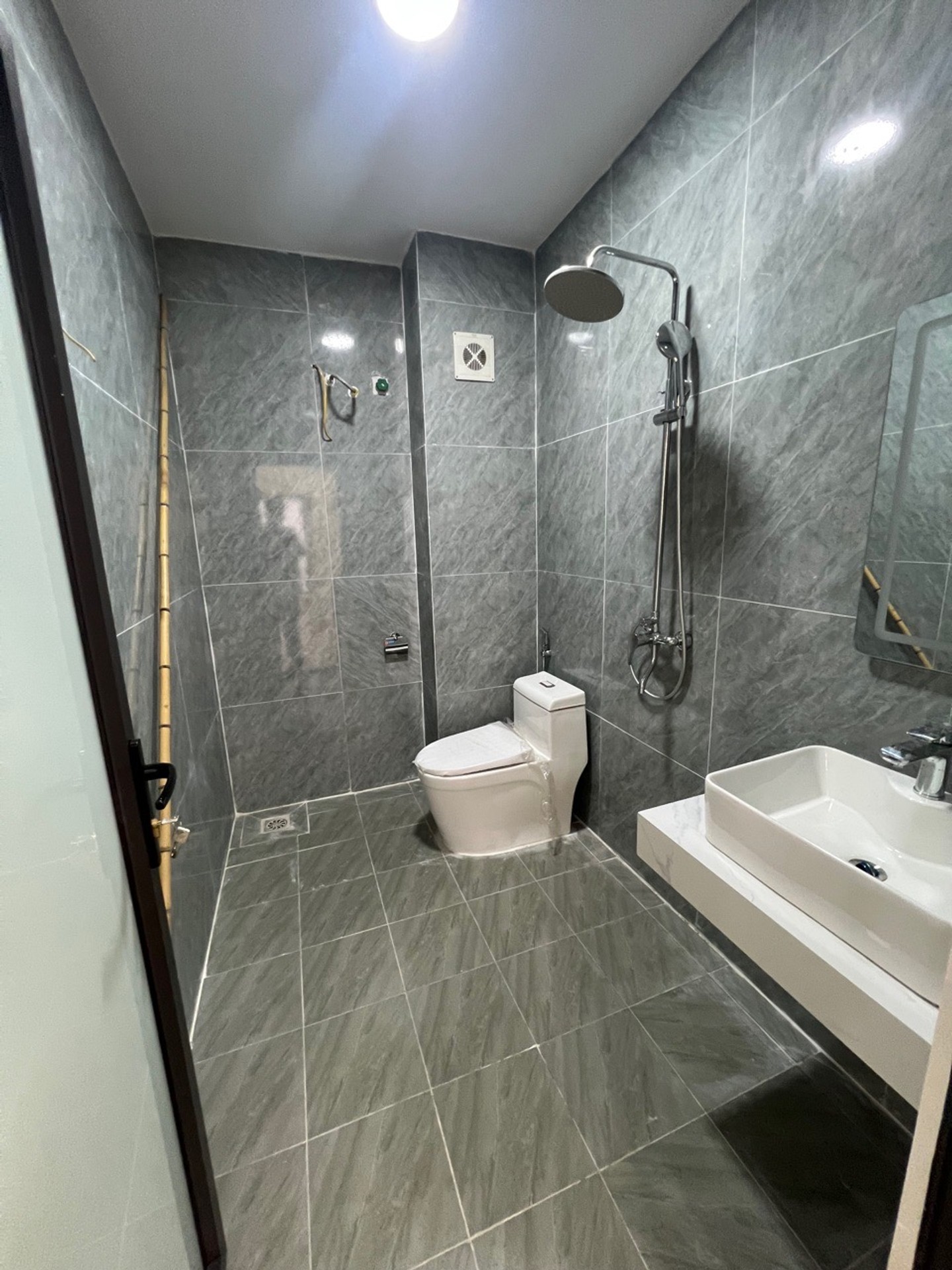 Bán nhà Nguyễn Khoái - diện tích 35m2 5 tầng - gần trường đại học - giá 8,5 tỷ