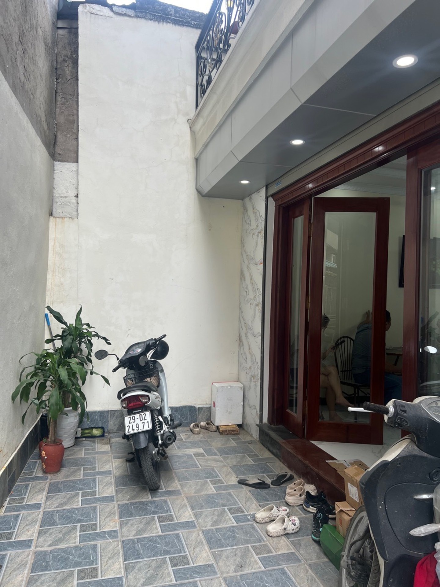 Bán nhà Nguyễn Khoái - diện tích 35m2 5 tầng - gần trường đại học - giá 8,5 tỷ