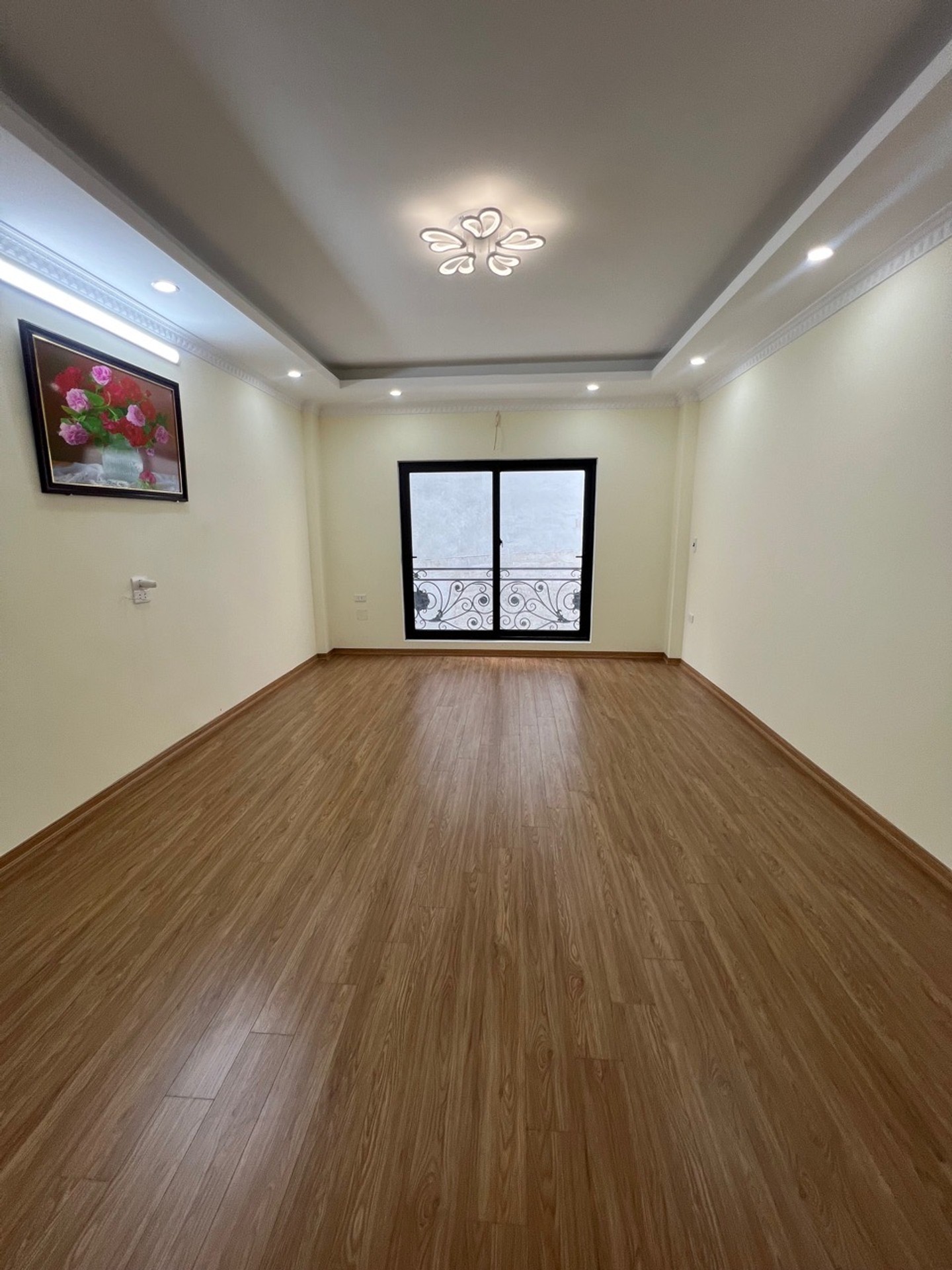 Bán nhà Nguyễn Khoái - diện tích 35m2 5 tầng - gần trường đại học - giá 8,5 tỷ