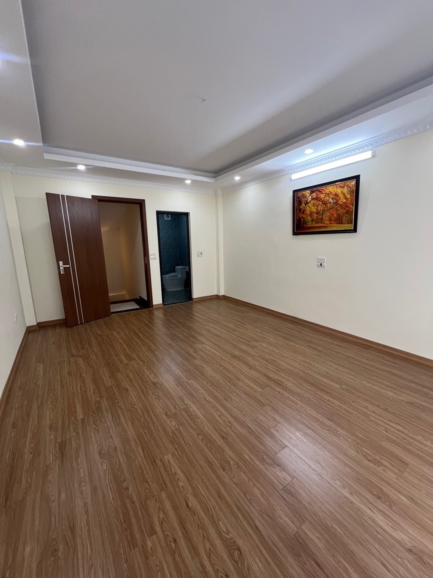 Bán nhà Nguyễn Khoái - diện tích 35m2 5 tầng - gần trường đại học - giá 8,5 tỷ