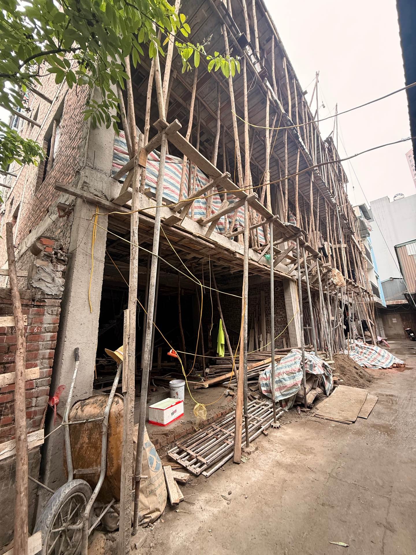Bán nhà Lương Khánh Thiện - diện tích 54m2 7 tầng - Ô TÔ ĐỖ CỔNG - giá 18 tỷ