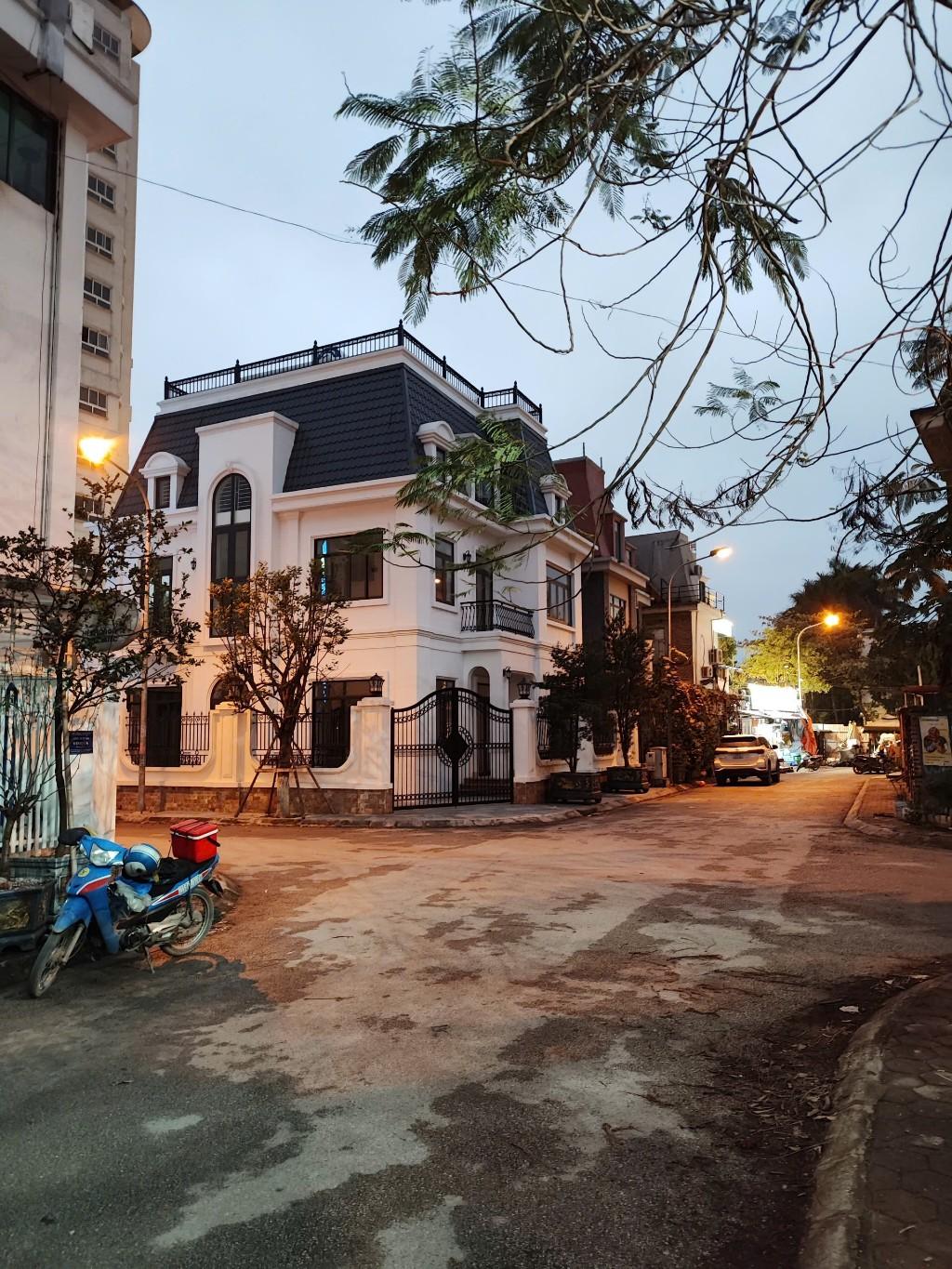 Bán nhà Sa Đôi - diện tích 90m2 4 tầng - SIÊU PHẨM MẶT PHỐ - giá 25,5 tỷ