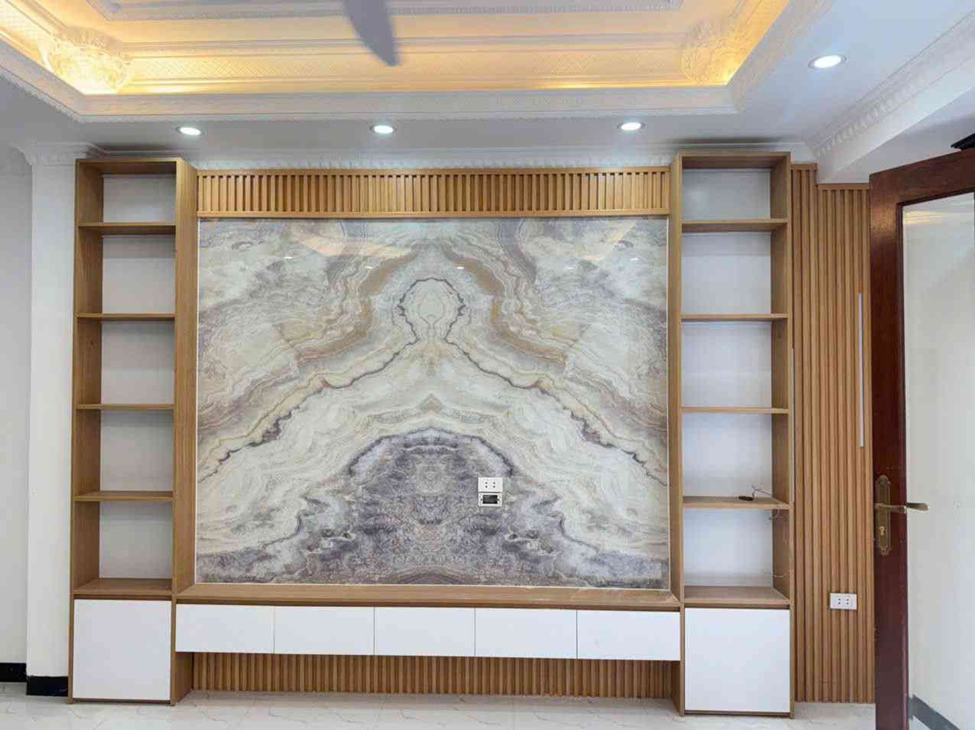 Bán nhà Nguyễn Khoái - diện tích 40m2 6 tầng - Thang máy - giá 9,8 tỷ