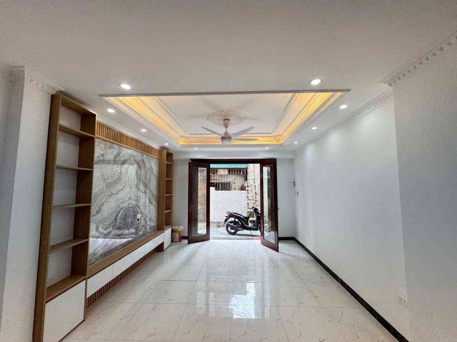 Bán nhà Nguyễn Khoái - diện tích 40m2 6 tầng - Thang máy - giá 9,8 tỷ