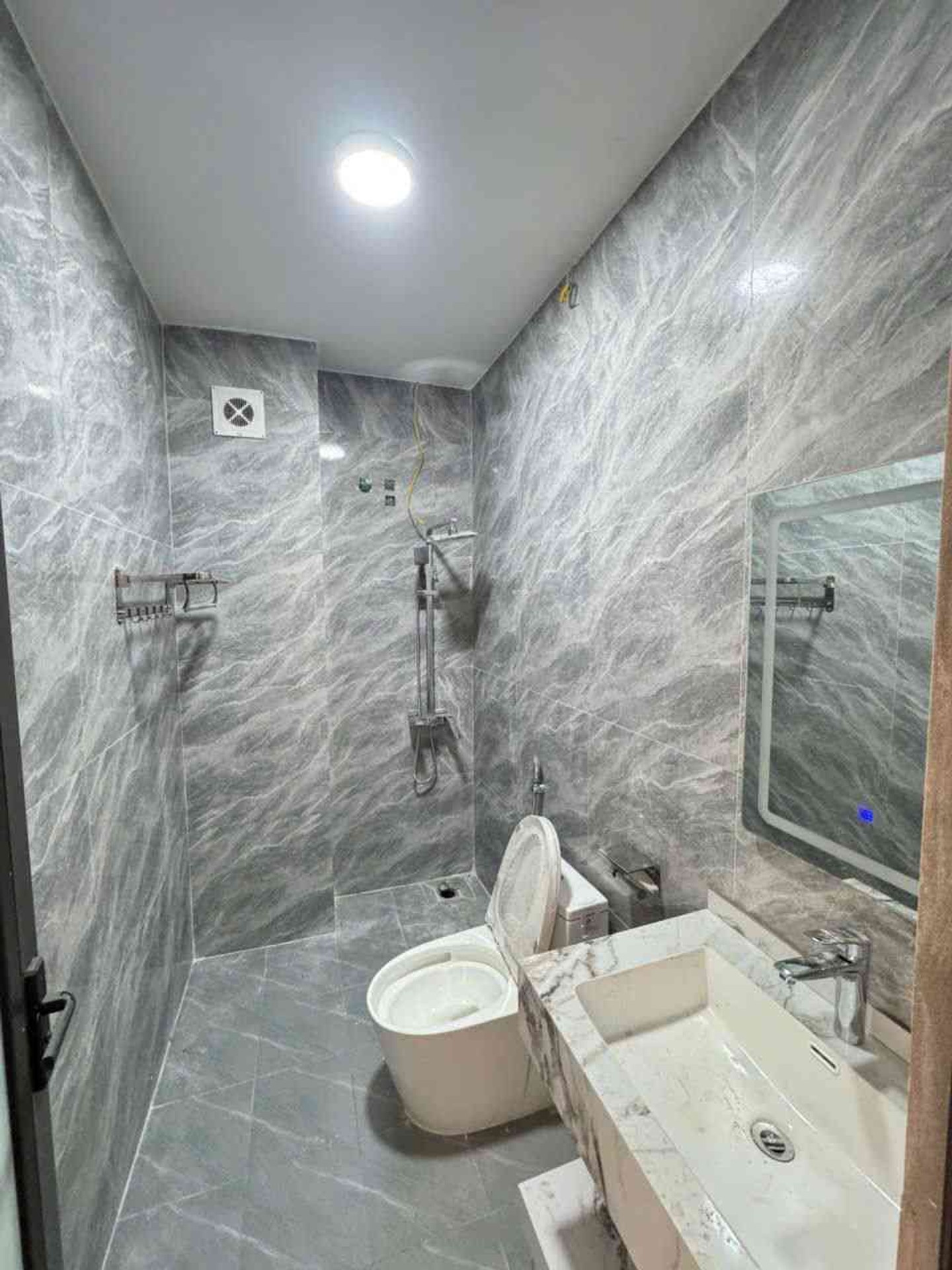 Bán nhà Nguyễn Khoái - diện tích 40m2 6 tầng - Thang máy - giá 9,8 tỷ