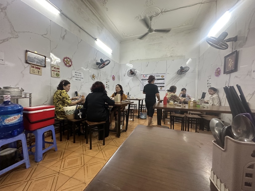 Bán nhà Minh Khai - diện tích 67m2 2 tầng - Mặt tiền cực rộng - giá 28,5 tỷ