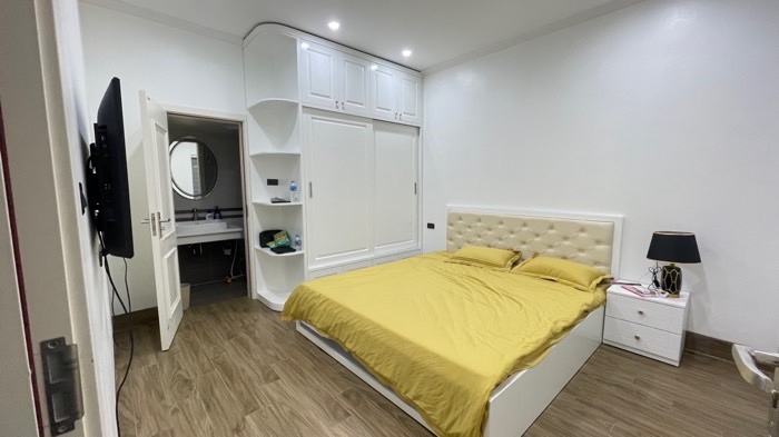 Bán nhà Hoàng Văn Thái - diện tích 96m2 6 tầng - ô tô tải đỗ cửa - giá 35 tỷ