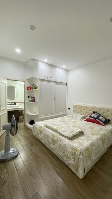 Bán nhà Hoàng Văn Thái - diện tích 96m2 6 tầng - ô tô tải đỗ cửa - giá 35 tỷ