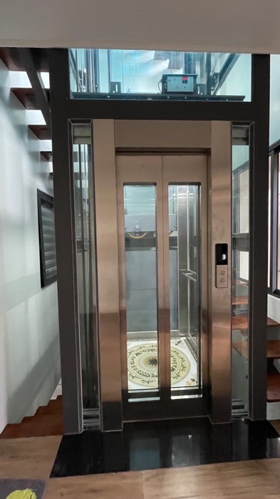 Bán nhà Hoàng Văn Thái - diện tích 96m2 6 tầng - ô tô tải đỗ cửa - giá 35 tỷ