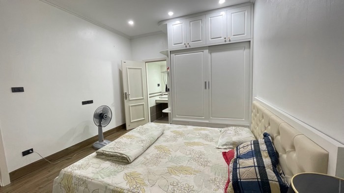 Bán nhà Hoàng Văn Thái - diện tích 96m2 6 tầng - ô tô tải đỗ cửa - giá 35 tỷ