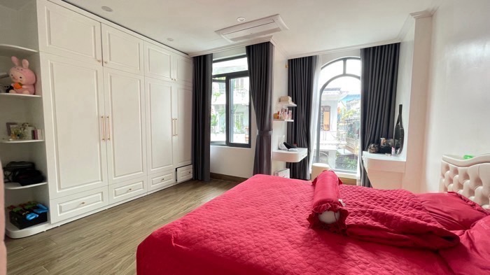 Bán nhà Hoàng Văn Thái - diện tích 96m2 6 tầng - ô tô tải đỗ cửa - giá 35 tỷ