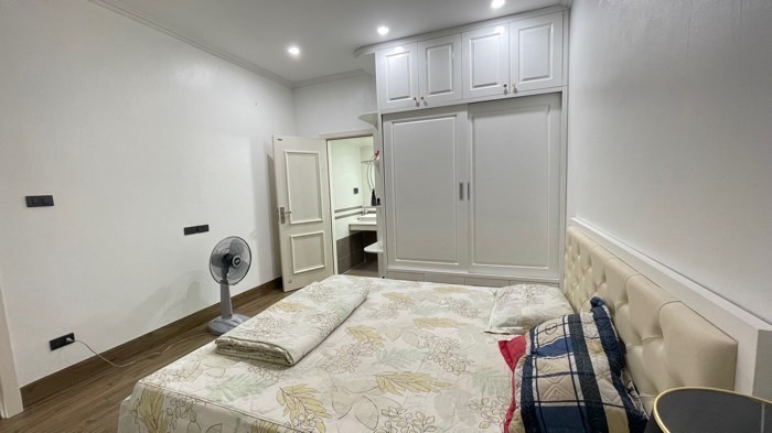 Bán nhà Hoàng Văn Thái - diện tích 96m2 6 tầng - ô tô tải đỗ cửa - giá 35 tỷ