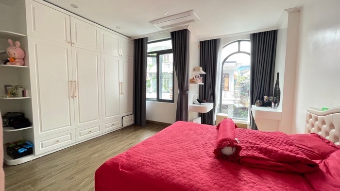 Bán nhà Hoàng Văn Thái - diện tích 96m2 6 tầng - ô tô tải đỗ cửa - giá 35 tỷ