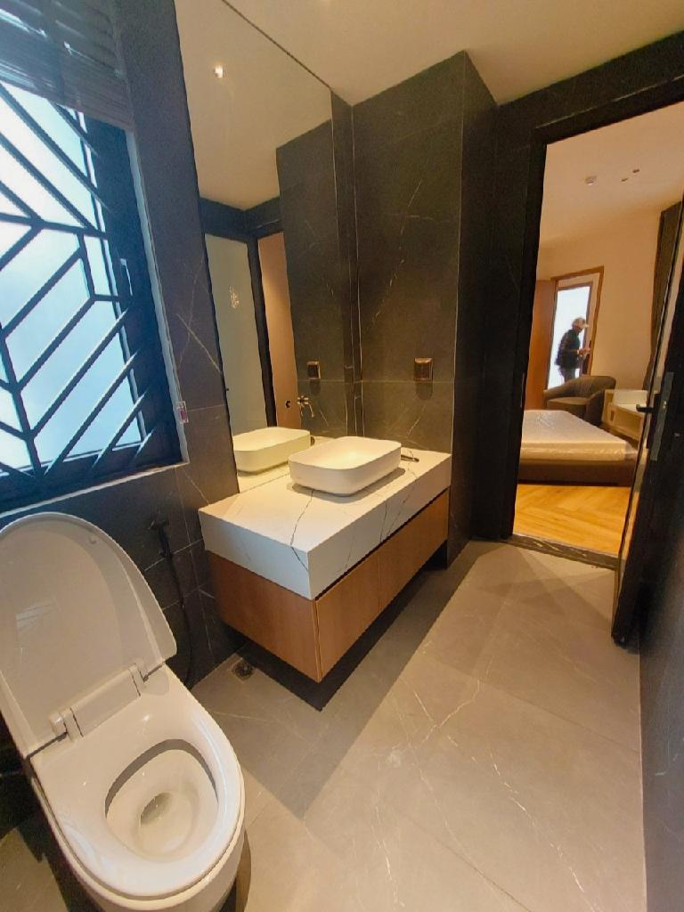 Bán nhà Nguyễn Cảnh Dị - diện tích 166m2 9 tầng - Lô góc - giá 135 tỷ