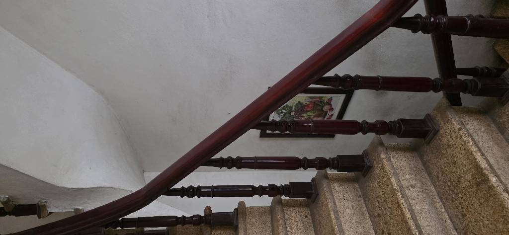 Bán nhà Tân Mai - diện tích 100m2 3 tầng - Mặt ngõ thông đường ôtô tránh - giá 25 tỷ