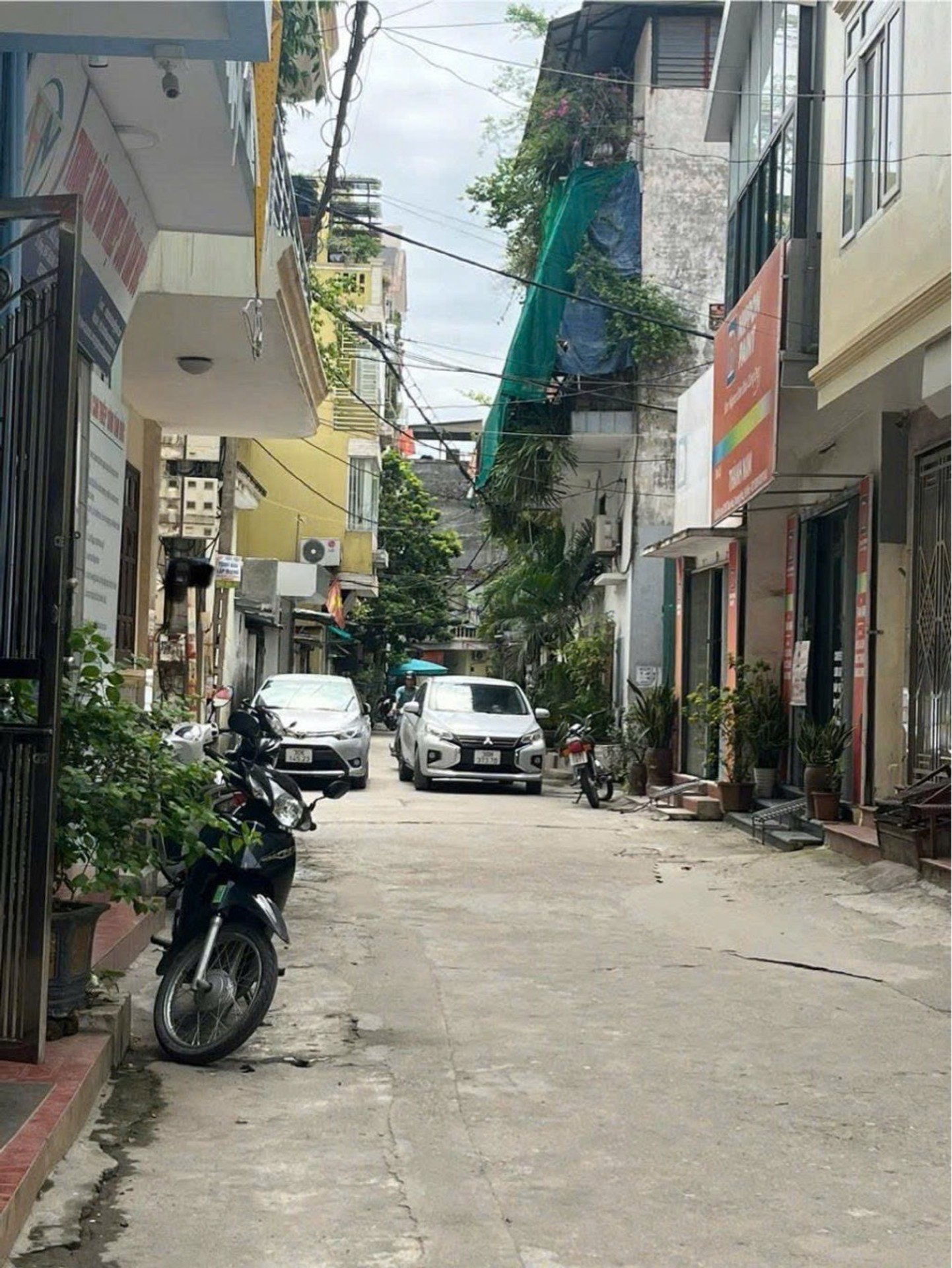 Bán nhà Tân Mai - diện tích 30m2 3 tầng - ô tô tránh - giá 4,8 tỷ