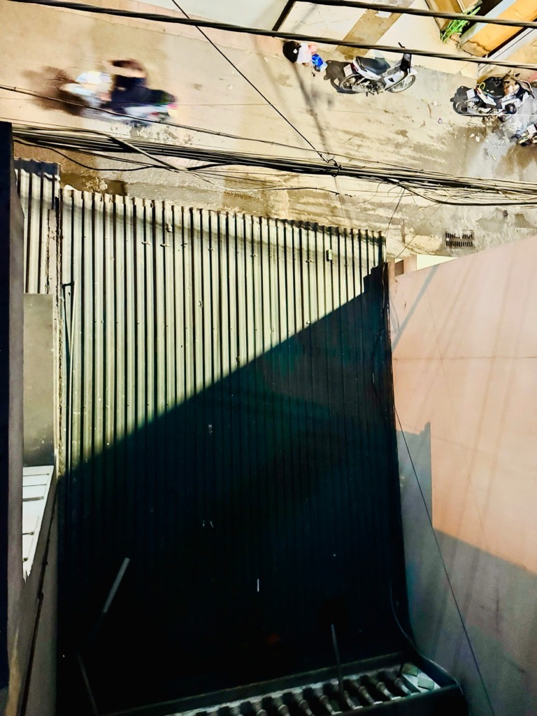 Bán nhà Đại Lộ Thăng Long - diện tích 118m2 3 tầng - ô tô tránh - giá 37,7 tỷ