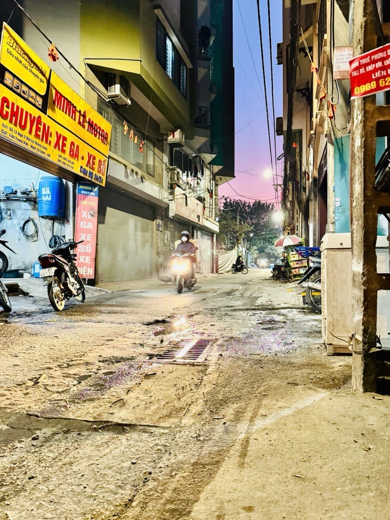 Bán nhà Đại Lộ Thăng Long - diện tích 118m2 3 tầng - ô tô tránh - giá 37,7 tỷ