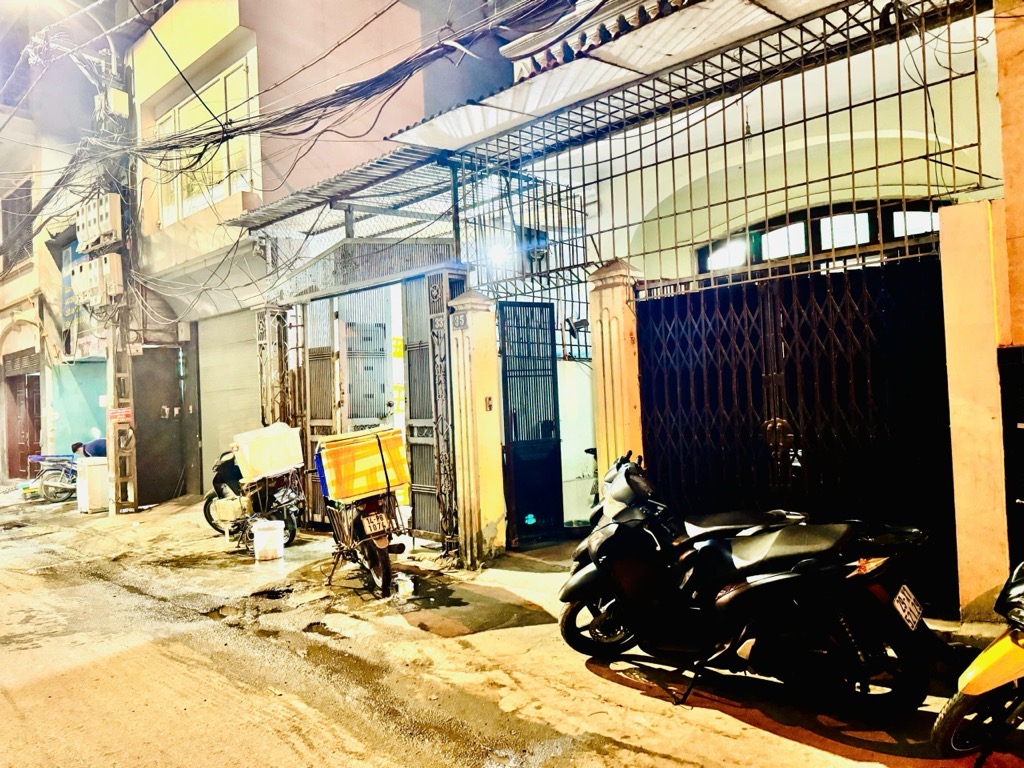 Bán nhà Đại Lộ Thăng Long - diện tích 118m2 3 tầng - ô tô tránh - giá 37,7 tỷ