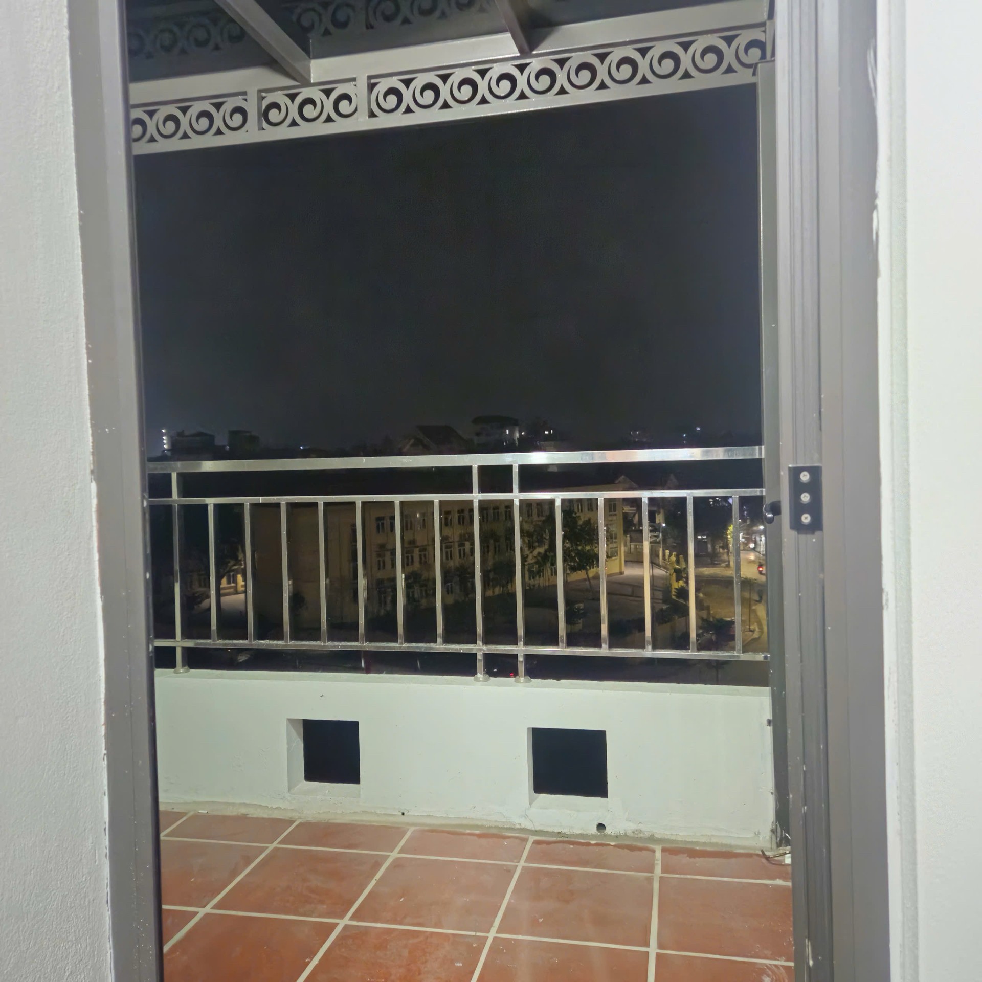 Bán nhà Quốc Bảo - diện tích 30m2 6 tầng - ô tô tránh - giá 12 tỷ