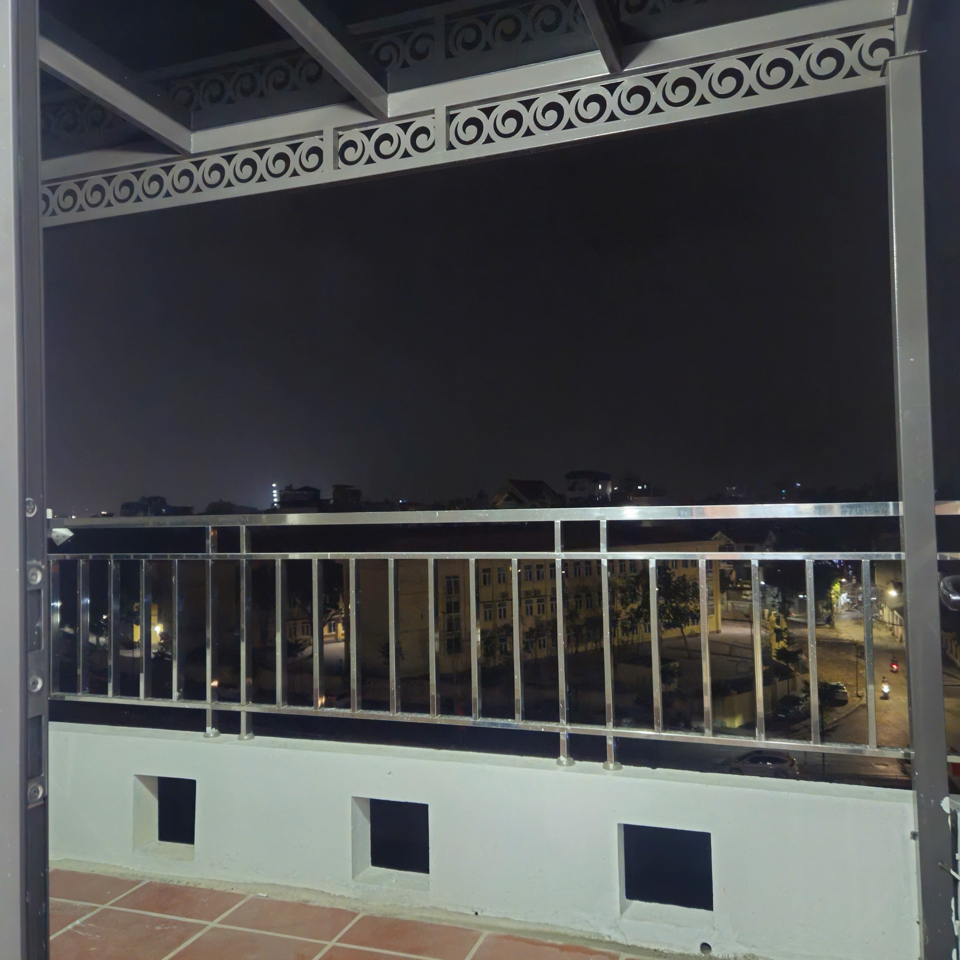 Bán nhà Quốc Bảo - diện tích 30m2 6 tầng - ô tô tránh - giá 12 tỷ