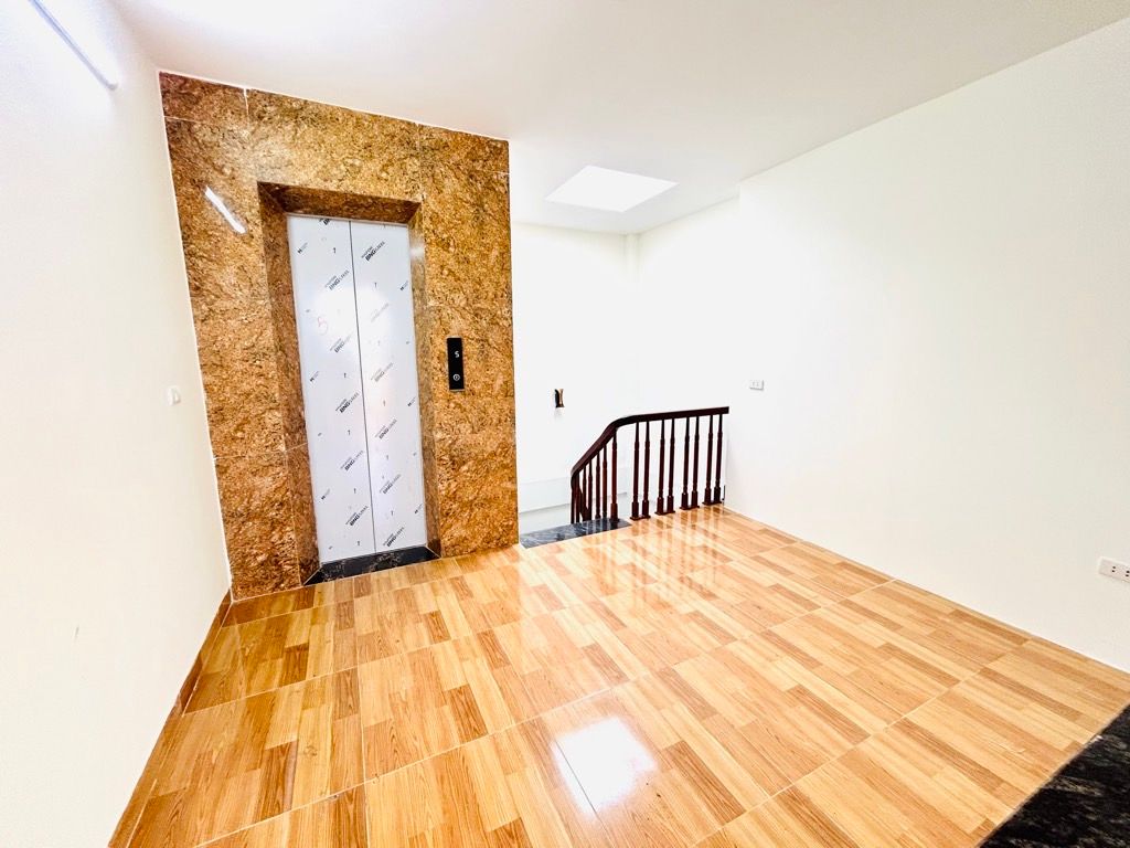 Bán nhà Vĩnh Hưng - diện tích 41m2 5 tầng - Gara ô tô, thang máy - giá 13,5 tỷ