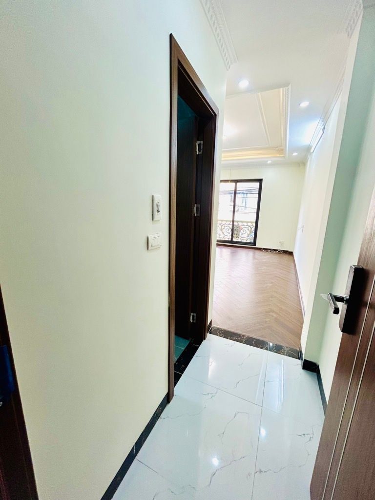 Bán nhà Vĩnh Hưng - diện tích 41m2 5 tầng - Gara ô tô, thang máy - giá 13,5 tỷ