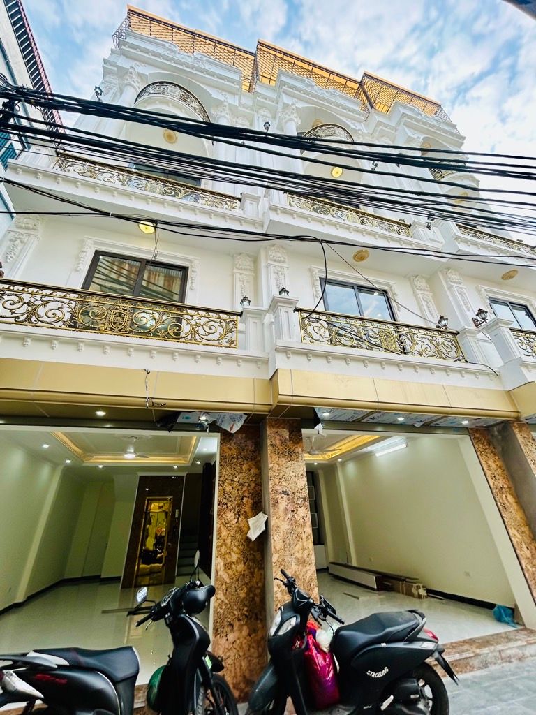 Bán nhà Vĩnh Hưng - diện tích 41m2 5 tầng - Gara ô tô, thang máy - giá 13,5 tỷ