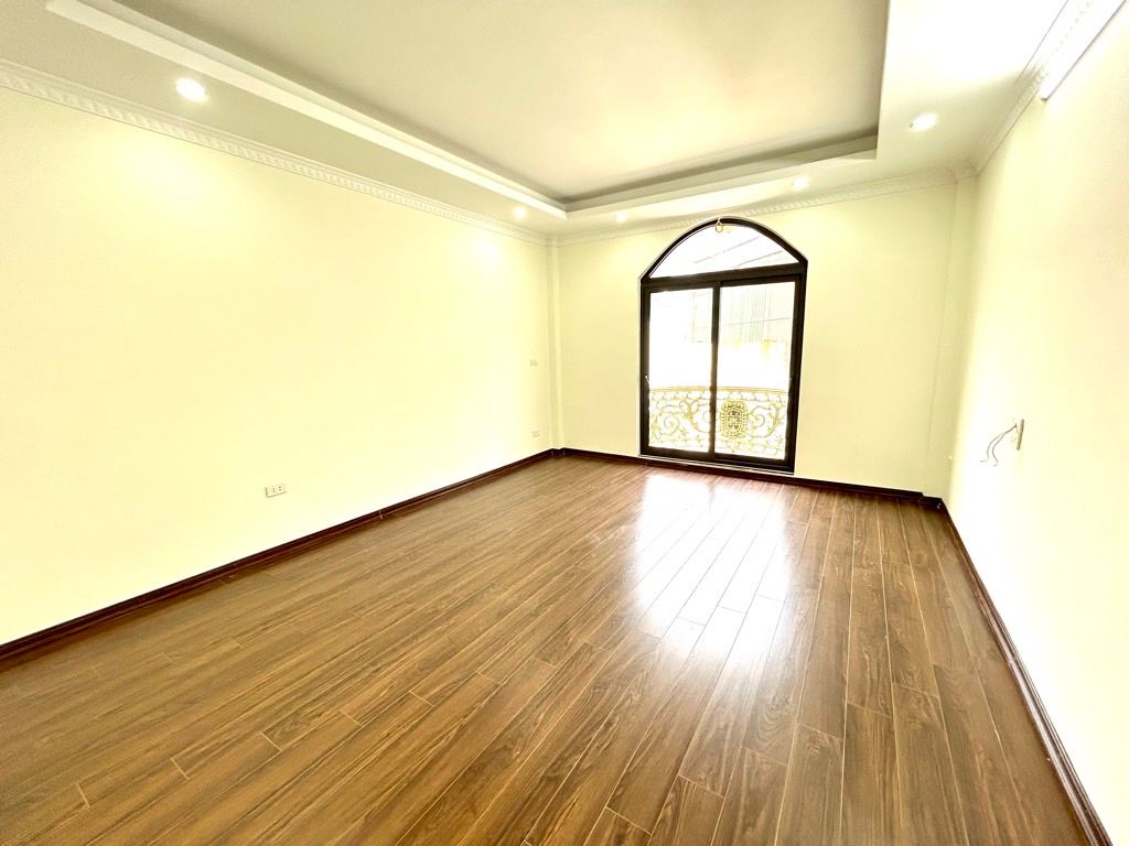 Bán nhà Vĩnh Hưng - diện tích 41m2 5 tầng - Gara ô tô, thang máy - giá 13,5 tỷ