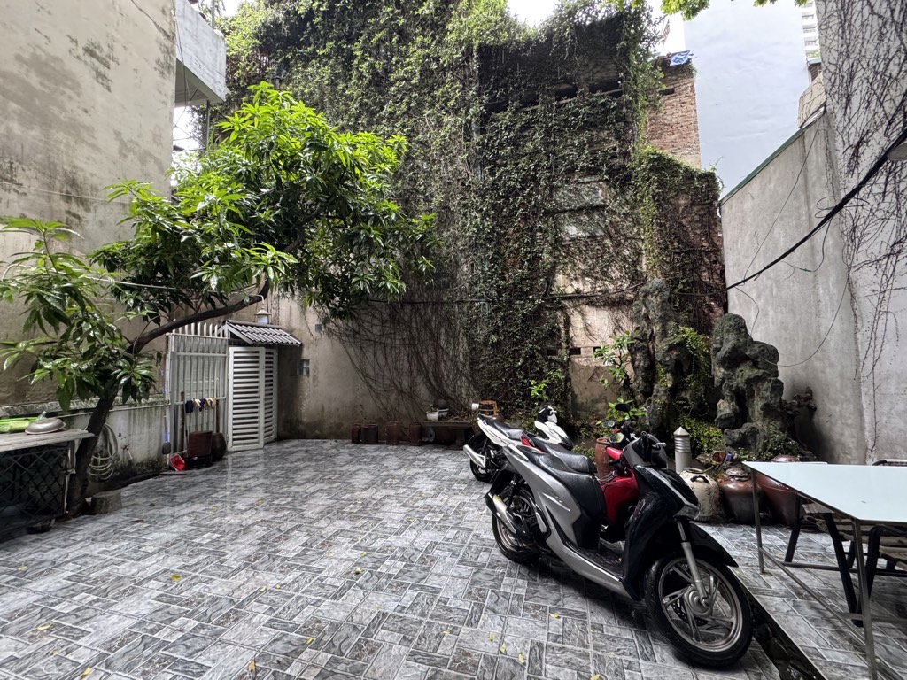 Bán nhà Kim Ngưu - diện tích 140m2 3 tầng - Biệt thự sân vườn - giá 48,6 tỷ