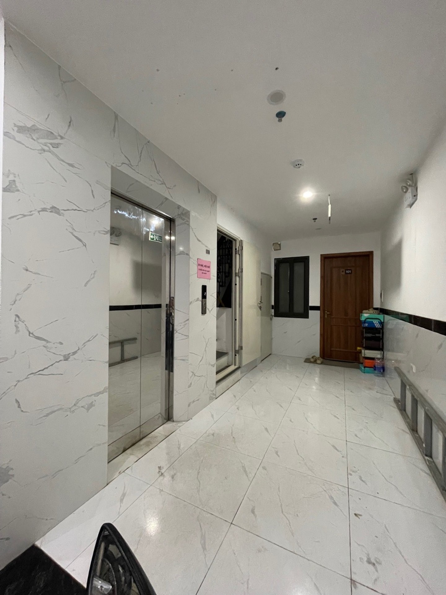 Bán nhà Giáp Nhị - diện tích 65m2 7 tầng - Lô góc 3 mặt thoáng - giá 18,5 tỷ