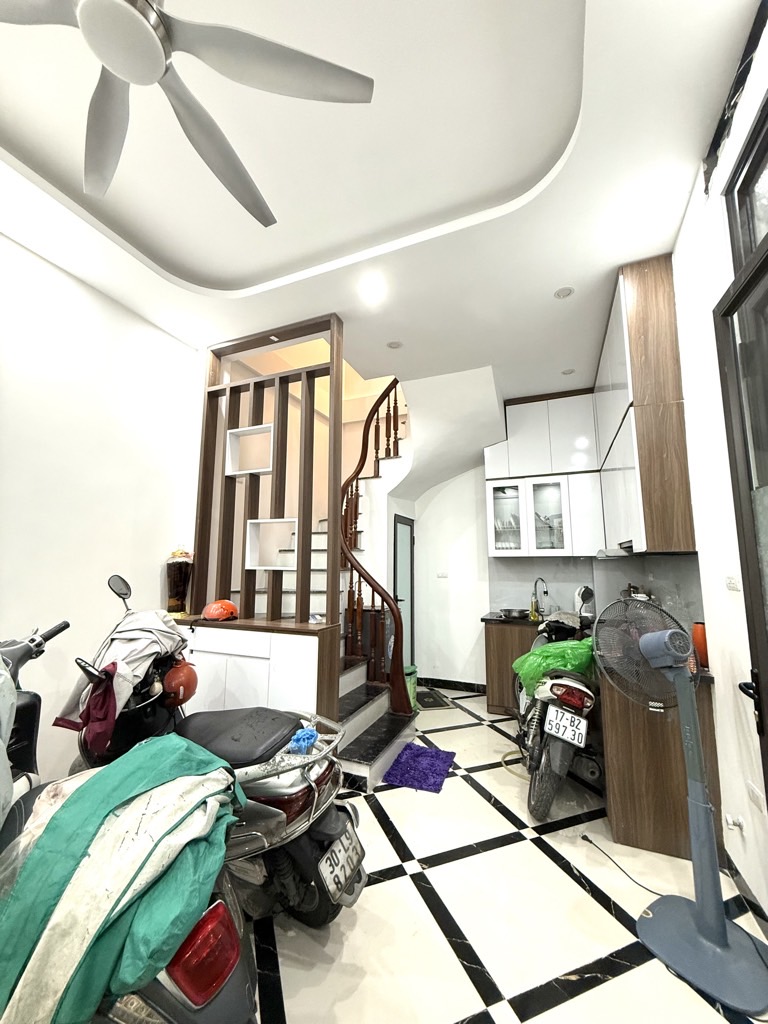 Bán nhà Lê Trọng Tấn - diện tích 30m2 5 tầng - Chính chủ vuông đẹp - giá 8,2 tỷ
